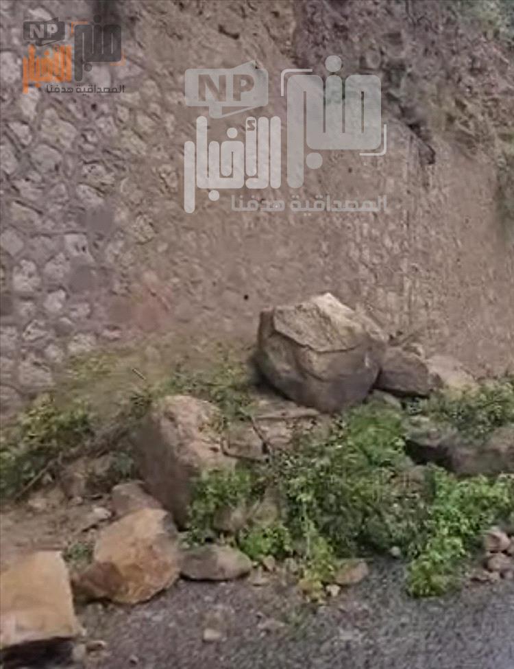 إنهيارات صخرية تضرب طريق جبل صبر في تعز بعد أمطار غزيرة وتحذيرات من مخاطر متزايدة(صور)