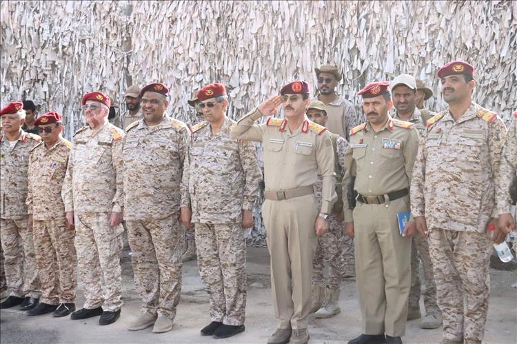 وزير الدفاع يتفقد القاعدة الإدارية بعدن ومستشفى باصهيب العسكري