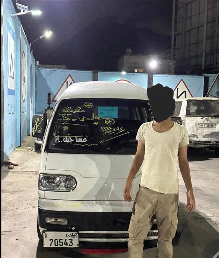 تحرّك سريع لمرور عدن… ضبط باص متهور في المعلا وإجراءات صارمة بحق السائق(صورة)