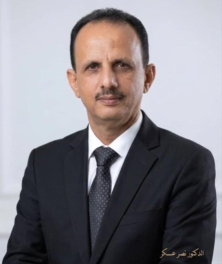 مدير مستشفى المخا العام الدكتور نصر عسكر يتلقى سيلاً من التعازي في وفاة والدته