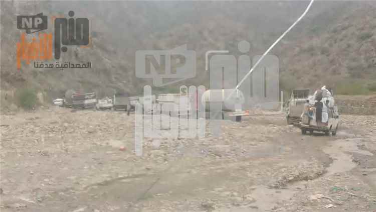 السيول تقطع طريق المقاطرة.. مناشدات عاجلة لإرسال الشيولات وإنقاذ حركة المسافرين