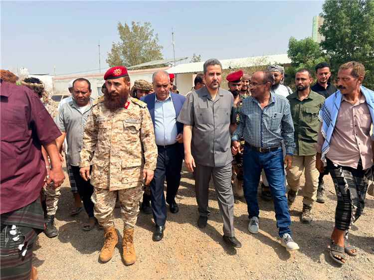 محافظ لحج ووزير التربية وقائد المنطقة الرابعة يدشنون مشاريع تنموية بالمضاربة ورأس العارة
