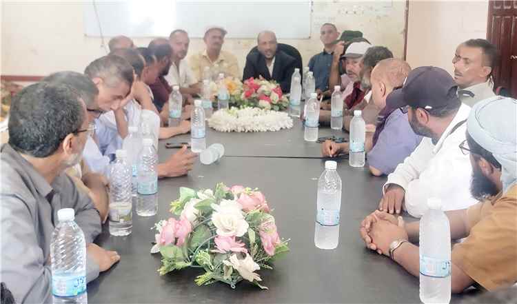القائم بأعمال مدير عام قعطبة المهندس عبدالوهاب سنان يترأس اجتماعاً موسعاً بأعضاء الهيئة الإدارية ومدراء المكاتب التنفيذية
