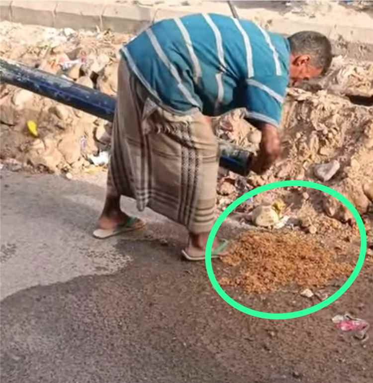 صدمة في عدن.. مخلفات ملوثة تثير مخاوف الأهالي من وصولها إلى مياه الشرب