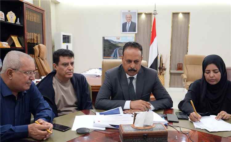 وزير الأشغال يبحث مع السفير الصيني تعزيز التعاون في المشاريع التنموية والبنية التحتية
