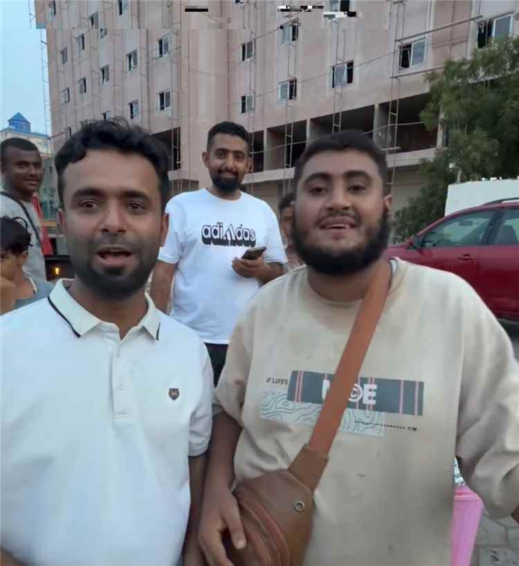 مبادرة إنسانية من بنك عدن الأول الإسلامي لدعم الشاب «العالم أمجد».. الشاي مجاناً لأسبوع كامل