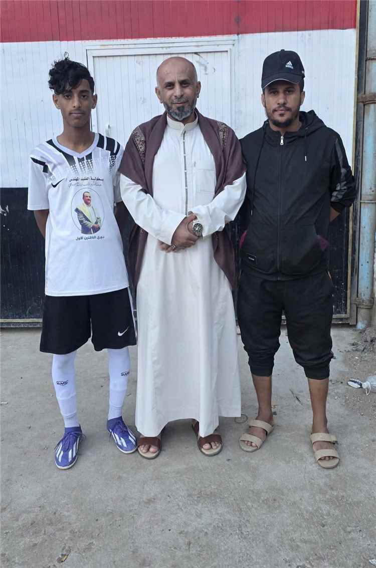 بليغ التميمي يكرّم موهبة كروية من التربة ويعلن التكفل بسفره للمشاركة مع منتخب الناشئين