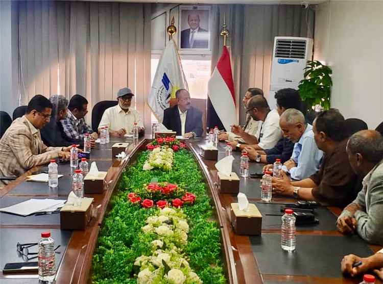 وزير النقل يترأس اجتماعًا طارئًا بمطار عدن لتعزيز الجاهزية والاستعداد لاي طارئ!