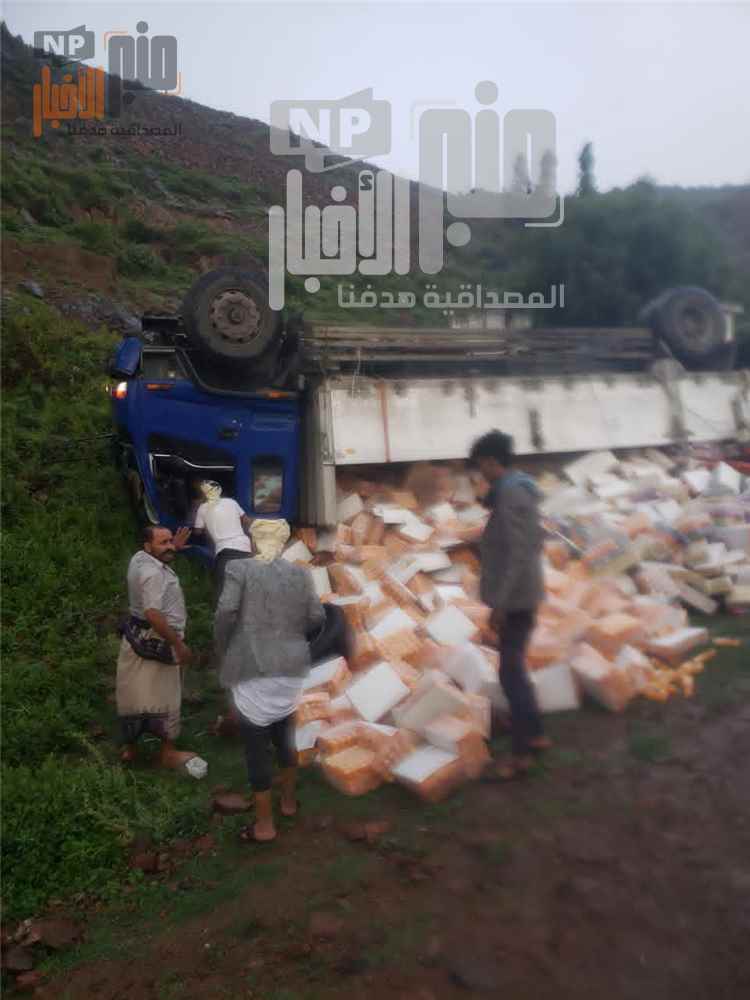 عاجل: انقلاب قاطرة في نقيل سمارة بمحافظة إب