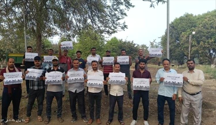 طلاب يمنيون مبتعثون في الخارج يطالبون بمستحقاته...