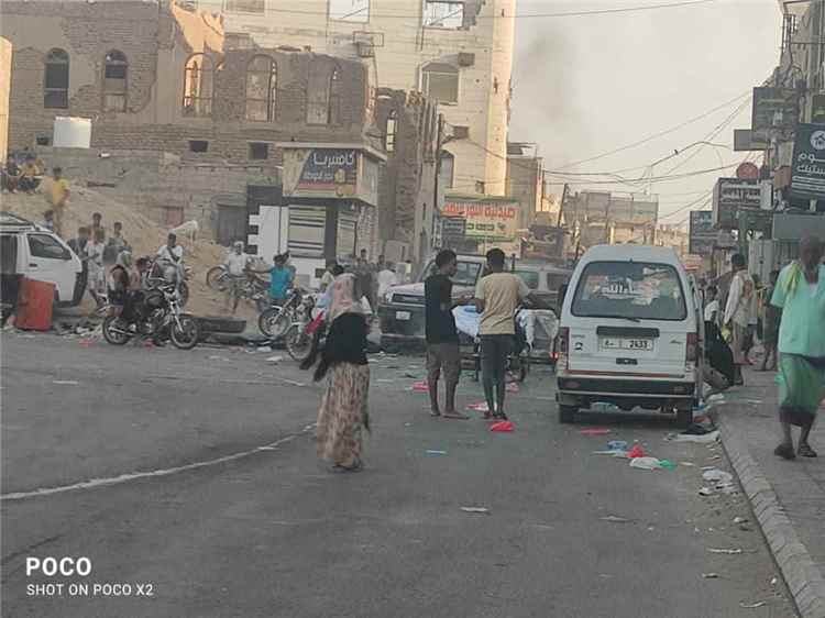 عاجل:استمرار قطع الطرق في الحوطة احتجاجا على تغيير مدير الأمن وسط انقسام شعبي بين مؤيد ومعارض