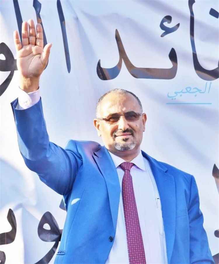 باحث أمريكي: الزبيدي قد يعود في أي لحظة ويقلب المشهد السياسي في اليمن