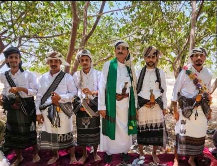 تهنئة بمناسبة زفاف خمسة عرسان من آل عوض بن هادي بن حسين  باعوضه