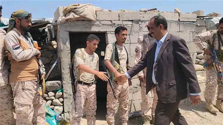 بتوجيهات اللواء أحمد القبة .. مدير عام قعطبة الشاعري يتفقد جبهات القتال في الفاخر وتباب عثمان ويشيد بصمود الأبطال