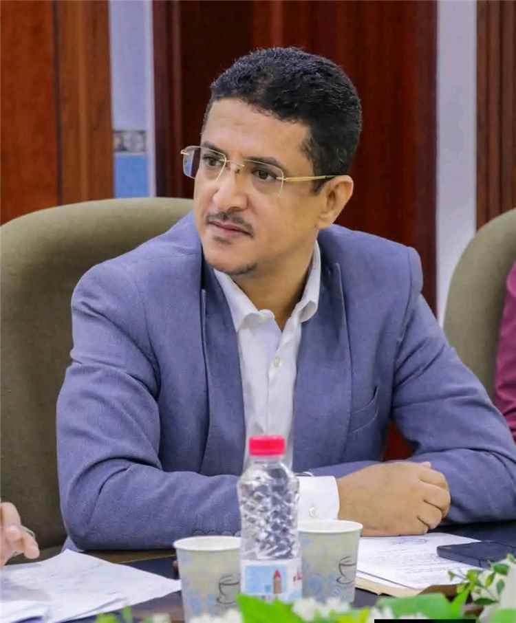 الصحفي أحمد النعماني: منيف الزغلي من الكفاءات الإدارية النادرة ويستحق أعلى المناصب في عدن