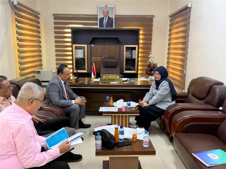 وزير الأشغال يبحث مع وزيرة الشؤون القانونية عدداً من الموضوعات القانونية المشتركة.