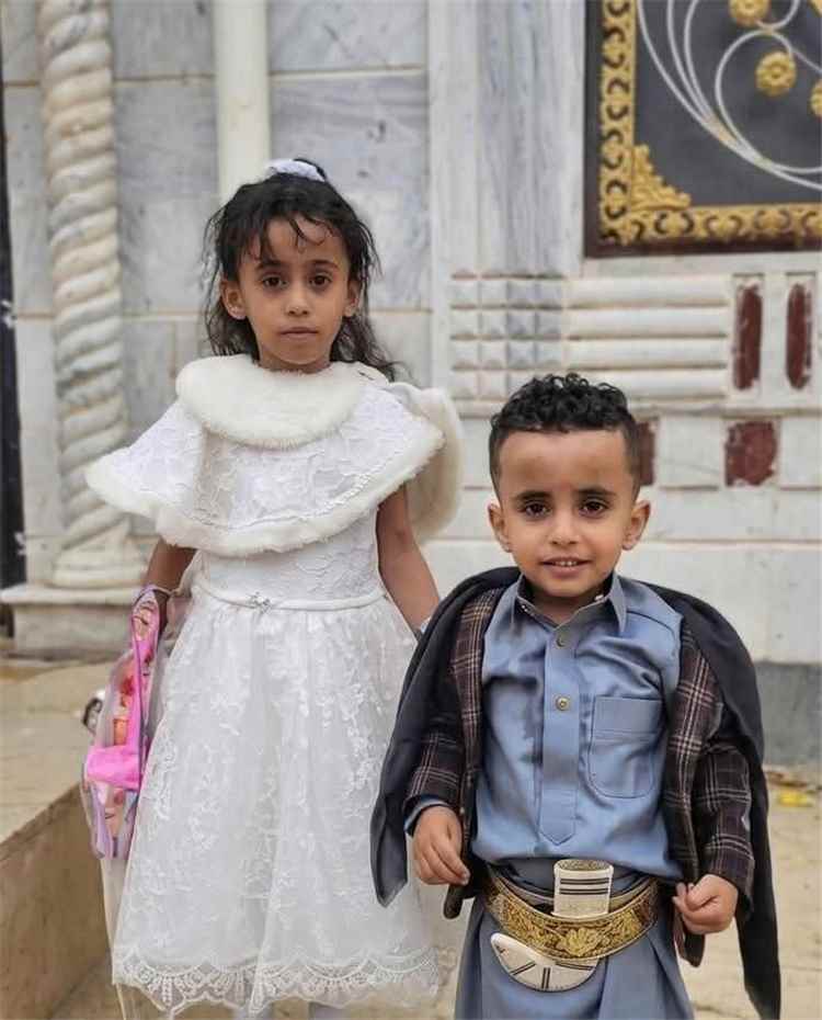 عاجل: انفجار منظومة طاقة شمسية في تعز يودي بحياة أم وطفليها.. والأب في العناية المركزة