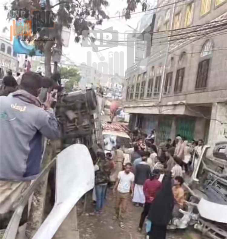 عاجل: انقلاب سيارة في مدينة إب وسط أنباء أولية عن سقوط جرحى(صورة أولية)