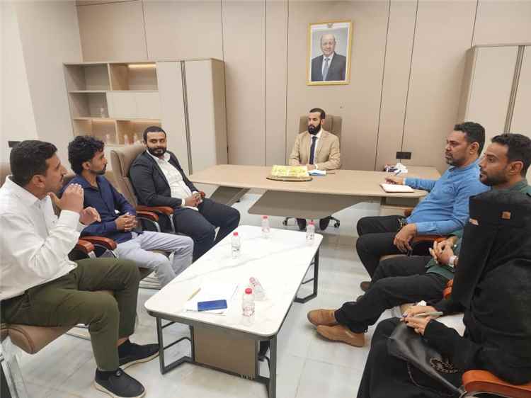 محافظ أبين يلتقي باللجنة التحضيرية لمؤتمر شباب أبين