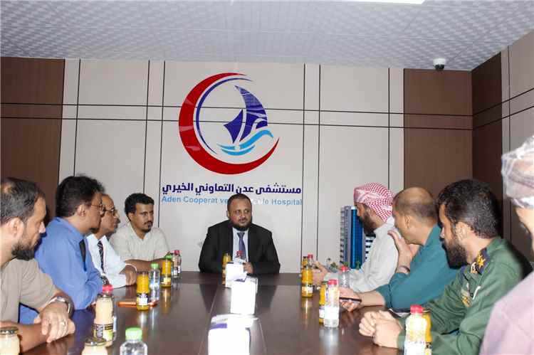 مدير عام المنصورة يشيد بالدور الإنساني لهيئة الخليج وعدن ويؤكد دعم السلطة المحلية لتطوير الخدمات الصحية