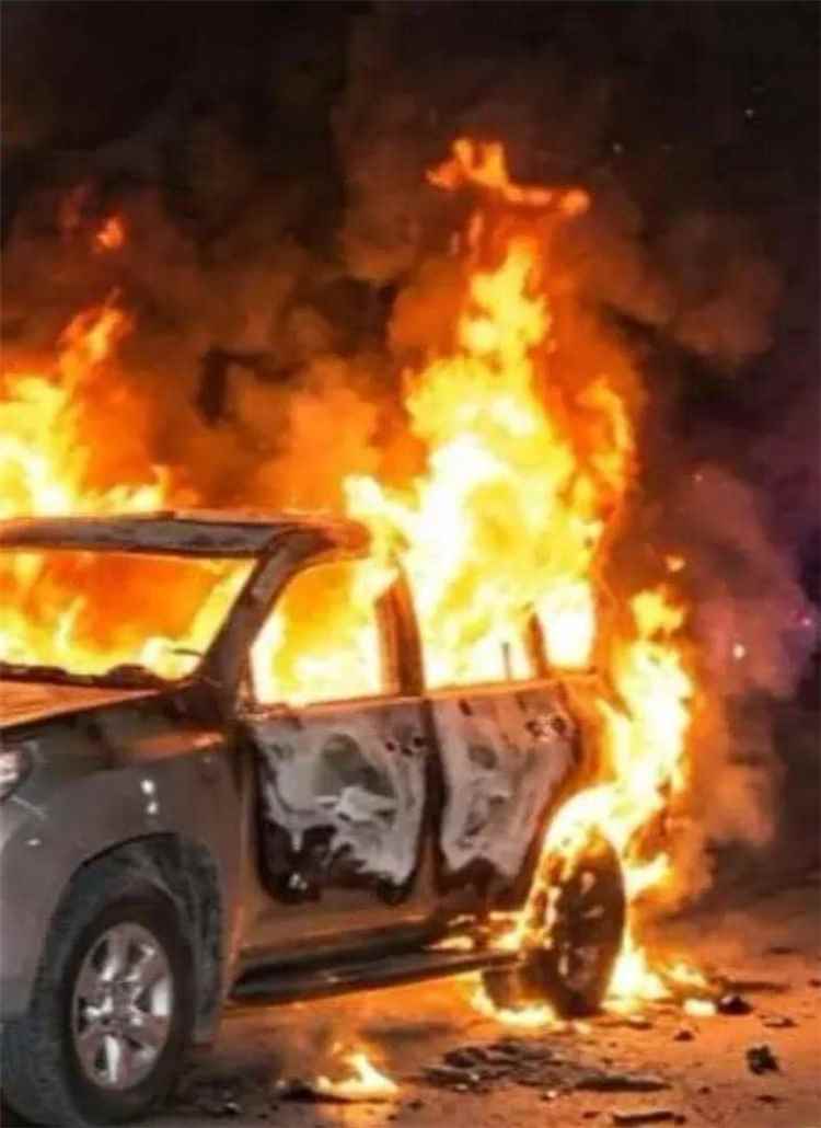 مقتل قيادي ح.و.ثي بارز بانفجار عبوة ناسفة أمام فندق "ريماس" في تعز