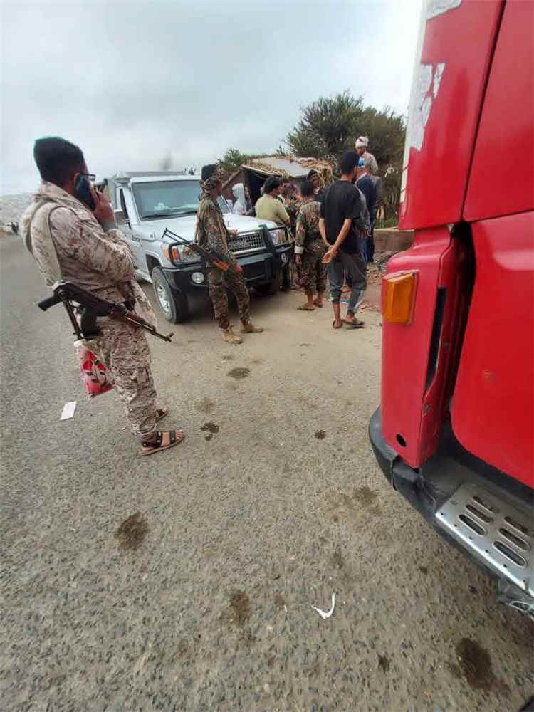 تعز..مدير عام الشمايتين يوجّه بوقف الزيادة في رسوم التحسين بالتربة ويصفها بأنها مخالفة للقانون