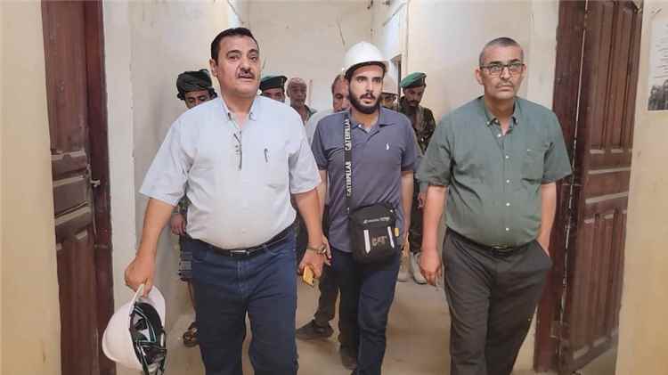 مدير البريقة يوجه بإعداد الدراسة الفنية لتأهيل إدارة وحدة البناء ( الحسوة ) لتكون فرع لمكتب أشغال المديرية.