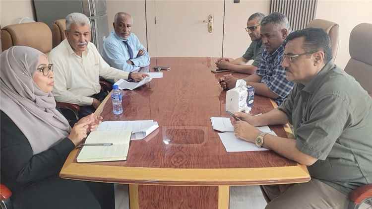خلال لقائه بوكيل المساعد لوزارة الصحة العامة...
مدير البريقة يناقش تفعيل المشاركة المجتمعية والنظام المسائي بالمراكز الصحية وبناء مستشفى عام بالمديرية.