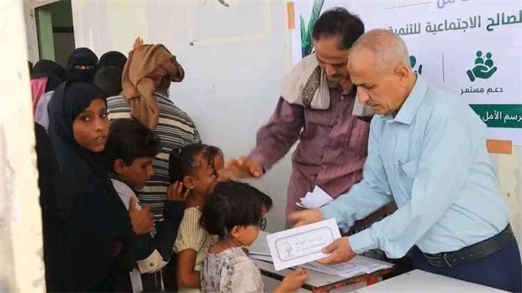 الخوخة تدشن مشروع الكفالات الشهرية للأيتام بدعم من مؤسسة الصالح..