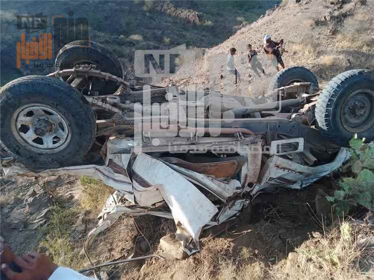 فاجعة مرورية في ريمة.. وفاة شخصين وإصابة نحو 18 آخرين إثر سقوط سيارة من منحدر