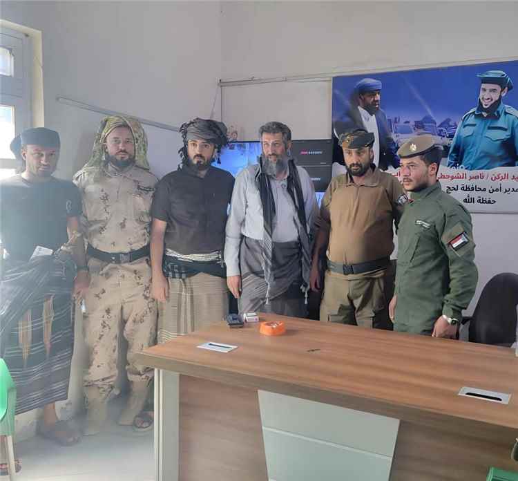 مدير أمن يافع لبعوس يتفقد شرطة أكتوبر ويشيد بانضباط منتسبيها وجهودهم في حفظ الأمن
