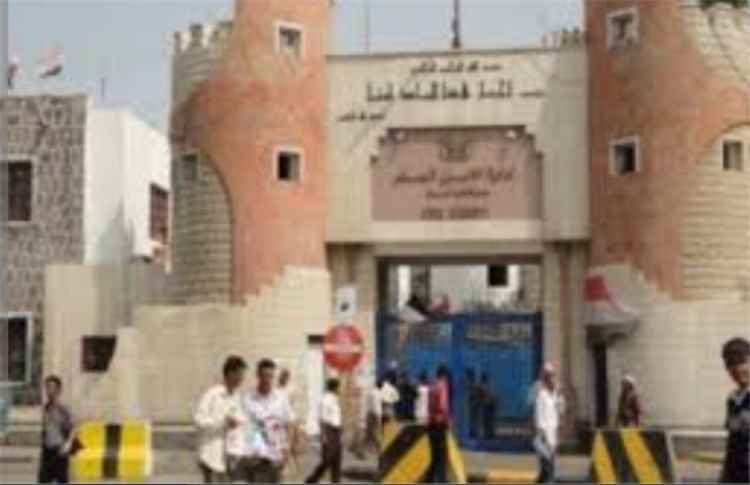 شرطة العاصمة عدن تنفي صحة شائعات عن انفجار سيارة مفخخة في قرب مطار عدن.