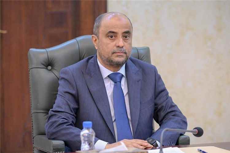 الإعلامي حمدي اليافعي ينتقد سالم بن بريك: هبوط سعر الصرف كان وهمي و لم ينعكس على أسعار السلع