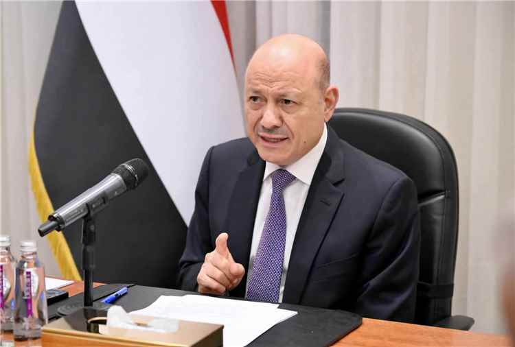عاجل.. مصدر: مجلس الدفاع الوطني اليمني يعقد اجتماعا في هذه الأثناء لبحث آخر التطورات