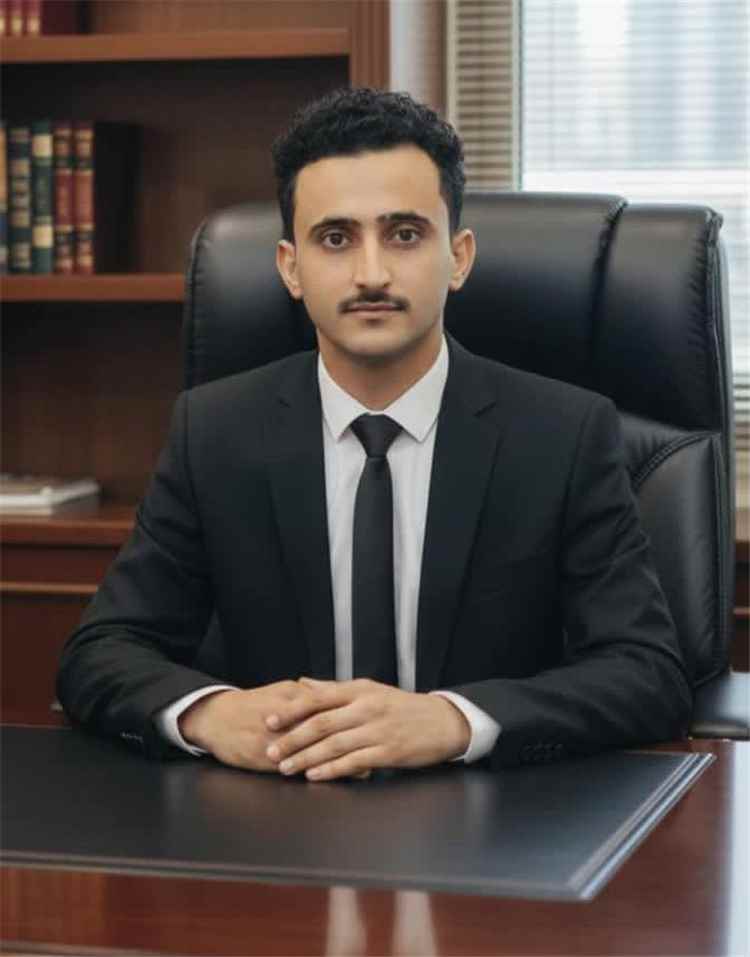 رئيس حلف أبناء الحواشب يلتقي رئيس قسم المسؤولية المجتمعية بالشركة الوطنية للأسمنت لمناقشة مشروع مياه عاصمة المسيمير