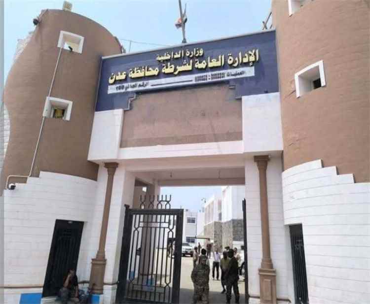 شرطة العاصمة عدن بالتنسيق مع الأمن الوطني في لحج يستعيدون طفلًا وفتاتين مختطفين ويضبطون المتهم.