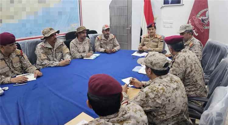 عاجل: وزير الدفاع يوجه بتنفيذ هذه الخطوة خلال اجتماع في مأرب
