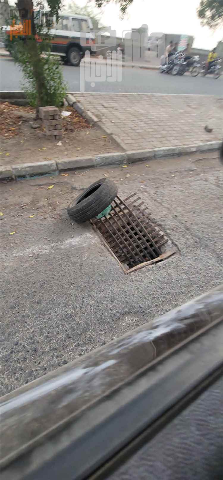 فخ قاتل في كورنيش الحديدة.. مواطن ينجو بأعجوبة ويطالب بتحرك عاجل(صور)