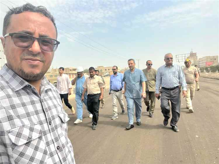 عاجل:محافظ لحج يدشن أعمال سفلتة خط الرباط ضمن خطة وطنية لتأهيل شبكة الطرق في المحافظات المحررة