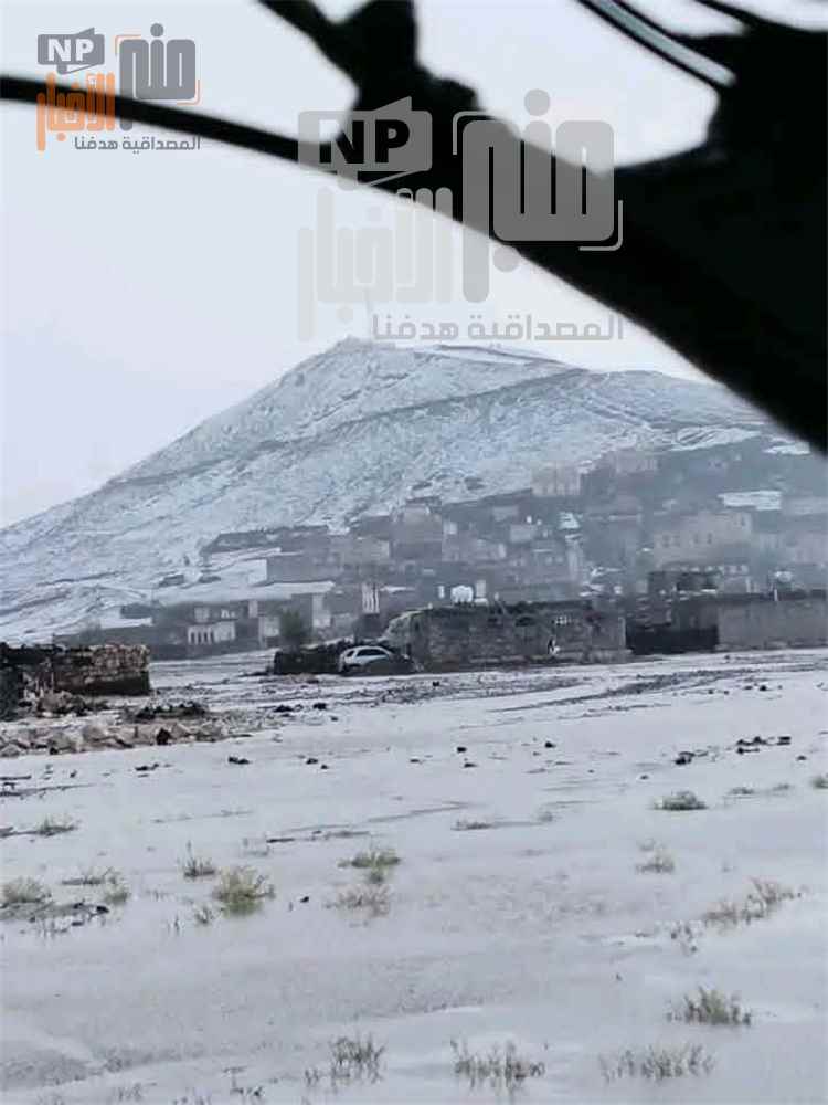 في مشهد نادر..الثلوج تكسو جبال صنعاء (صور)