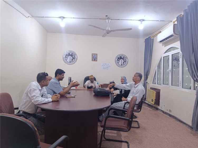 رئيسة الاتحاد العام لنقابات عمال العاصمة عدن تستأنف نشاطها النقابي