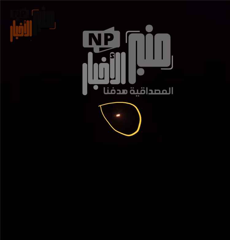 عاجل:موقع  منبر الأخبار ينشر صورة حصرية للحظة إطلاق ثلاثة صواريخ من عبس باتجاه المملكة