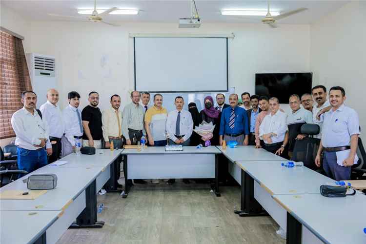 كلية العلوم الإدارية بجامعة عدن تحتفي بأول دفعة في برنامج دكتوراه إدارة الأعمال التنفيذي