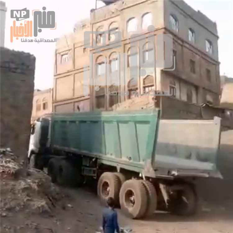لأول مرة.. قاطرة تصل إلى الدمنة عبر طريق الأقروض بعد توسعة شريان حيوي بتعز