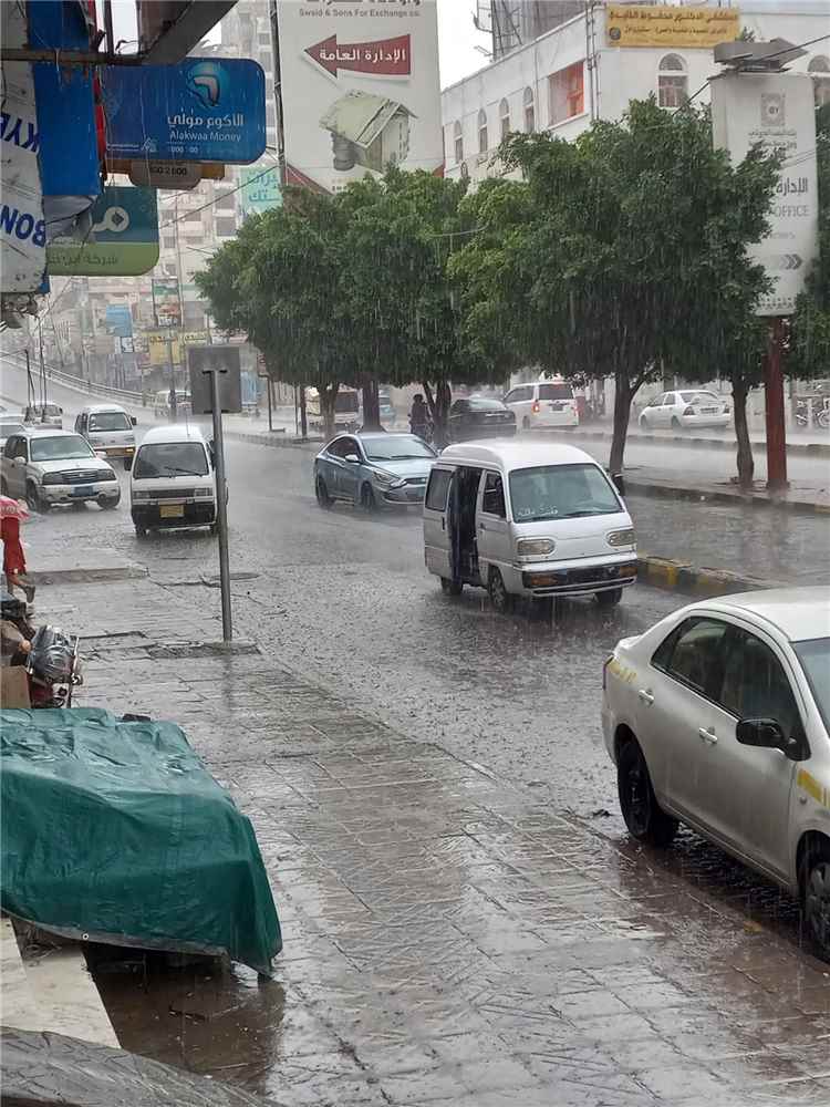 عاجل:هذا مايحدث الان في شارع الزبيري بصنعاء