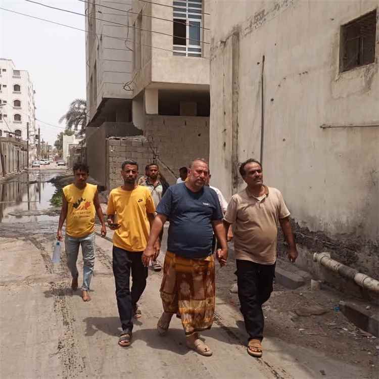 مدير عام خورمكسر يطالب بفتح تحقيق عاجل بشأن عدم تشغيل مضخات الصرف الصحي والتسبب بطفح المجاري