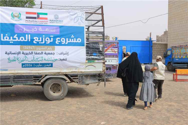 تدشين مشروع لتوزيع ألف مكيف على الأسر النازحة والأشد احتياجًا في مأرب.
