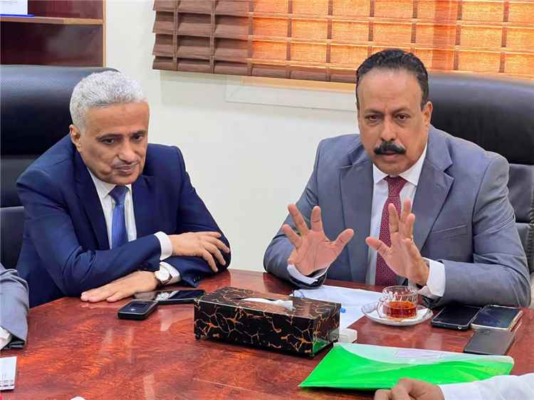 وزير الأشغال يترأس اجتماعاً لقيادات صندوق صيانة الطرق في عدن