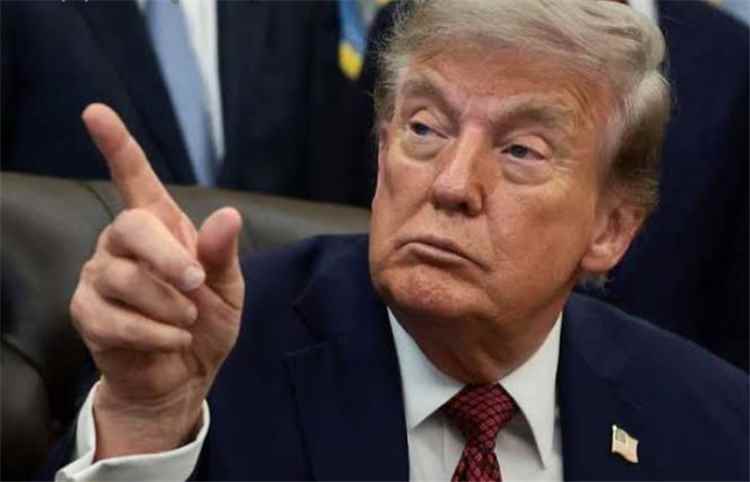 ترامب : الهجوم على إيران لا يزال مطروحاً..