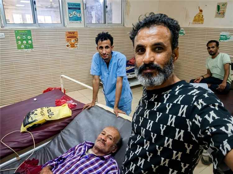 العقيد رفيق حيدرة الغزالي يتعرض لوعكة صحية ويدخل مستشفى ردفان العام